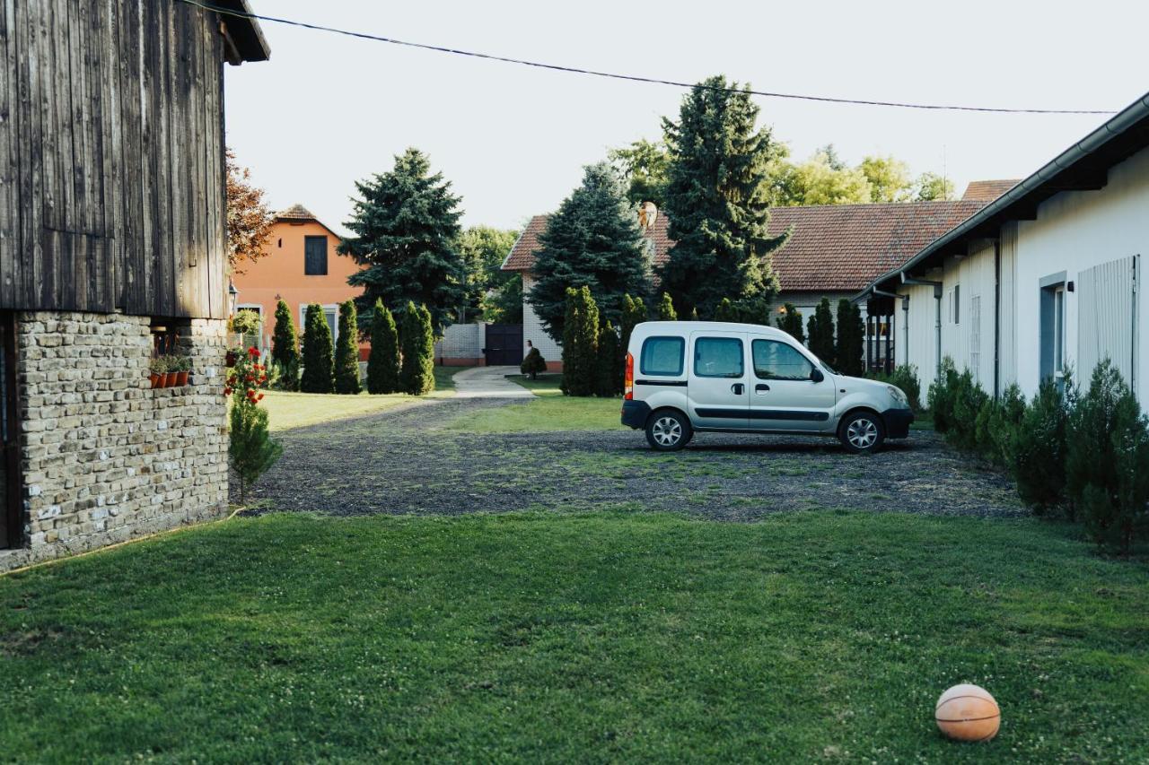 DuMalux apartment Subotica Bagian luar foto